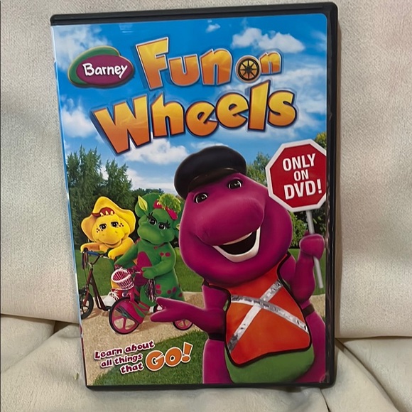 Barneys Fun on Wheels DVD - Vibrant Colors - Picture 1 of 4